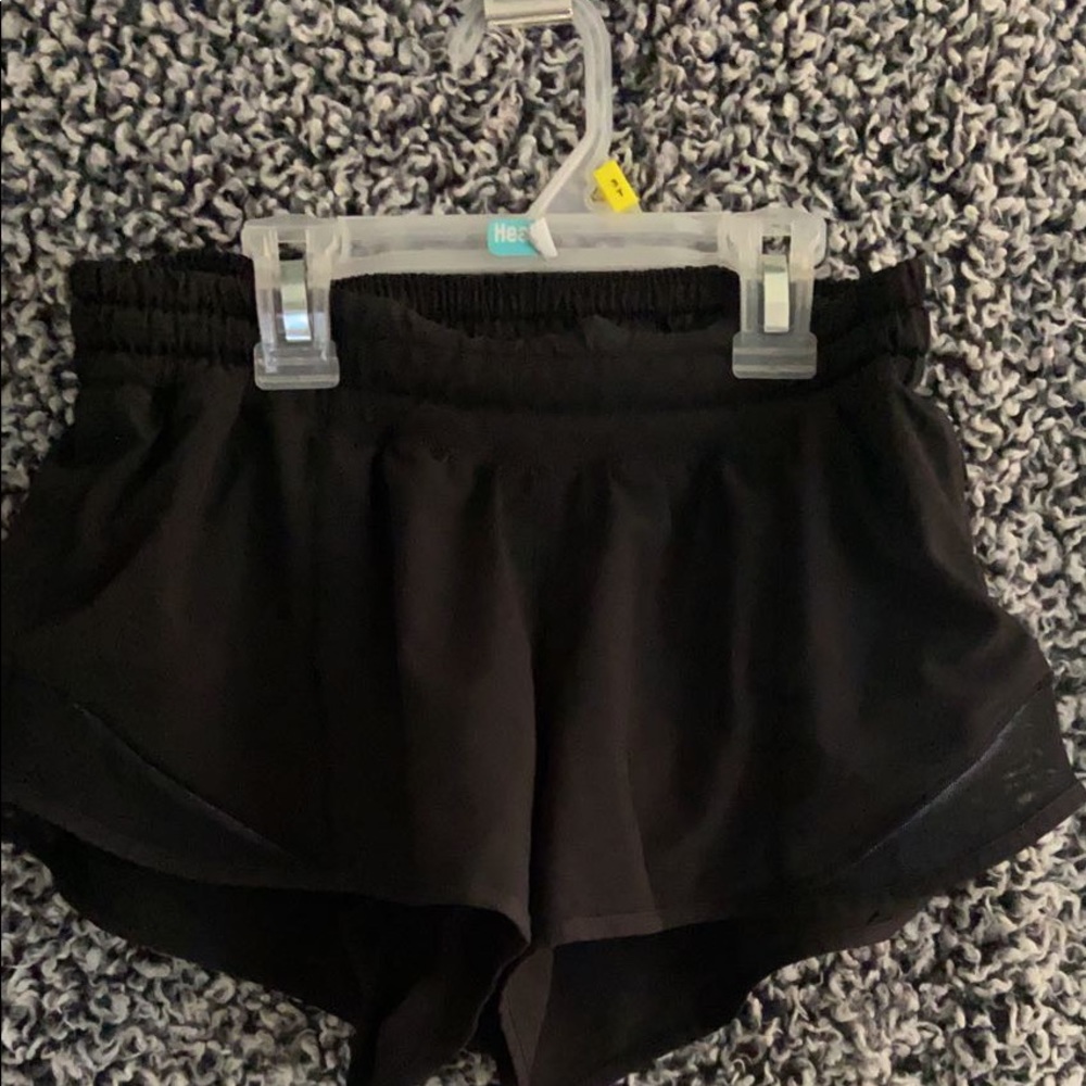 black lululemon shorts